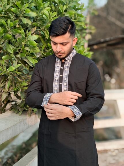 প্রিমিয়াম এমব্রয়ডারি কালো পাঞ্জাবি – এলিগ্যান্ট ও ট্র্যাডিশনাল ডিজাইন